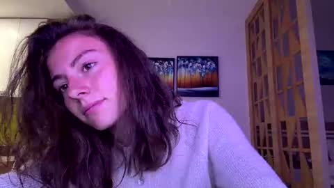 Snapshot of asleyfabello chatting on 22, 6, 2026 Monica online show from 22, 6, 2026