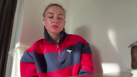 Snapshot of asleyfabello chatting on 22, 7, 2026 Monica online show from 22, 7, 2026