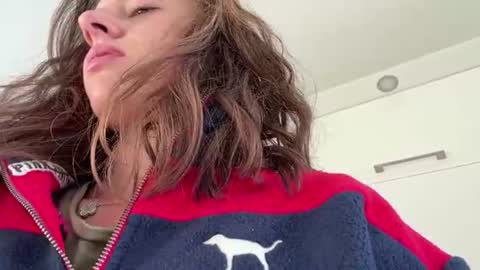 Snapshot of asleyfabello chatting on 29, 7, 2026 Monica online show from 29, 7, 2026