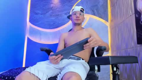 Snapshot of asmodeohot20 chatting on 16, 12, 2025 asmodeohot20 online show from 16, 12, 2025