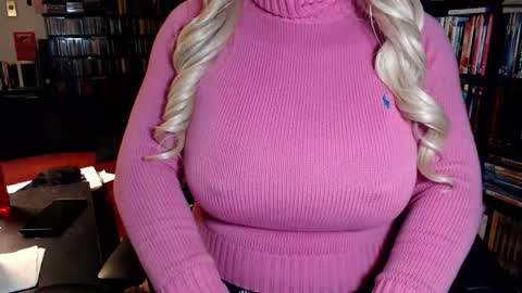 Snapshot of aspen_vale chatting on 15, 12, 2025 Aspen Vale online show from 15, 12, 2025