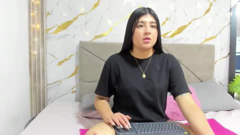 Asshley online show from 4, 2, 2026