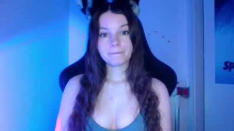 Snapshot of astradream_ chatting on 28, 11, 2025 astradream_ online show from 28, 11, 2025