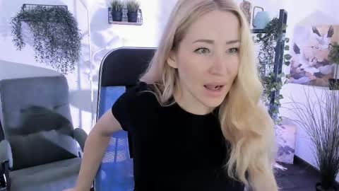 Snapshot of astramonroe chatting on 5, 6, 2026 astramonroe online show from 5, 6, 2026