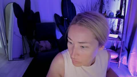 Snapshot of astramonroe chatting on 17, 7, 2026 astramonroe online show from 17, 7, 2026