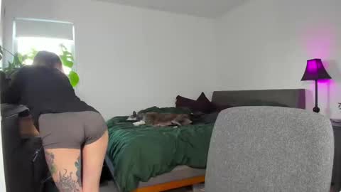 Astrid Luxe online show from 6, 1, 2025