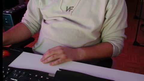 Snapshot of asullan chatting on 25, 10, 2025 Leo online show from 25, 10, 2025