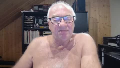 Snapshot of asusandy chatting on 28, 9, 2025 asusandy online show from 28, 9, 2025