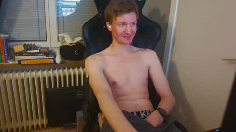 Snapshot of atvulpes chatting on 25, 12, 2024 Max Powers online show from 25, 12, 2024