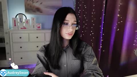 Snapshot of audrey_swann chatting on 20, 12, 2025 Mary online show from 20, 12, 2025