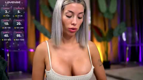 Isabella online show from 19, 9, 2025