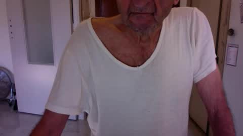 Snapshot of auguste061400 chatting on 28, 11, 2025 auguste061400 online show from 28, 11, 2025