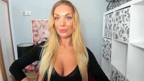 Snapshot of aullorasensual chatting on 19, 1, 2025 AulloraSensual online show from 19, 1, 2025