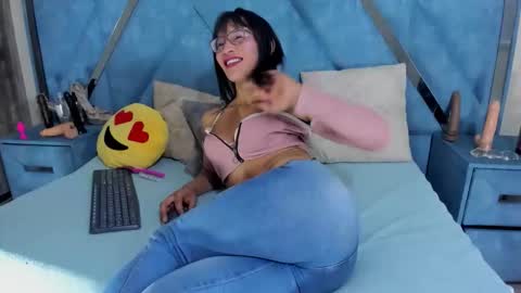 Monii Yi online show from 3, 3, 2026