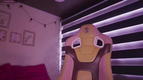 Snapshot of aura_rouss chatting on 15, 11, 2025 aura_rouss online show from 15, 11, 2025