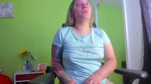 Snapshot of auradivina2 chatting on 8, 6, 2026 Aura Divina online show from 8, 6, 2026