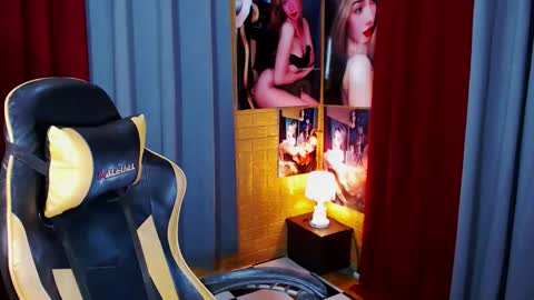 Snapshot of aurakharisma_xx chatting on 25, 2, 2026 Miss awra online show from 25, 2, 2026