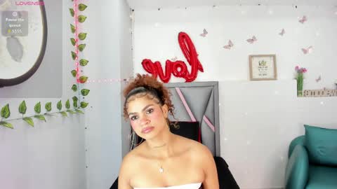 aurora_blackmont online show from 22, 4, 2026