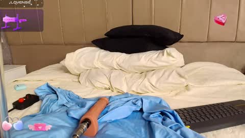 aurora_divine online show from 14, 2, 2025