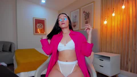 Snapshot of auroraevans__ chatting on 6, 3, 2025 Aurora online show from 6, 3, 2025
