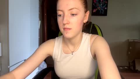 Snapshot of auroraviolet_ chatting on 8, 6, 2026 auroraviolet_ online show from 8, 6, 2026