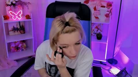 Snapshot of aurorawrenfield chatting on 6, 11, 2025 aurorawrenfield online show from 6, 11, 2025