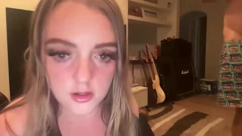 Snapshot of aussiecouple101798558 chatting on 3, 11, 2025 aussiecouple101798558 online show from 3, 11, 2025