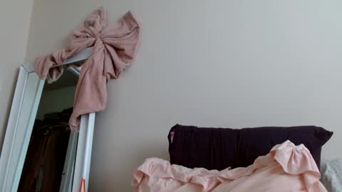 Snapshot of avaashley chatting on 12, 4, 2026 Ava Ashley online show from 12, 4, 2026