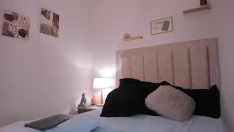 Snapshot of avaline_blanc chatting on 12, 12, 2024 Avaline Help me reach 100 likes TRANSMISSION EVERY DAY FROM 39 PM online show from 12, 12, 2024