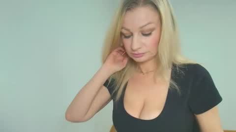 Snapshot of avaluxe_ chatting on 20, 5, 2026 Eira online show from 20, 5, 2026