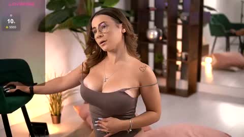 Snapshot of avareed chatting on 11, 9, 2025 AvaReed online show from 11, 9, 2025