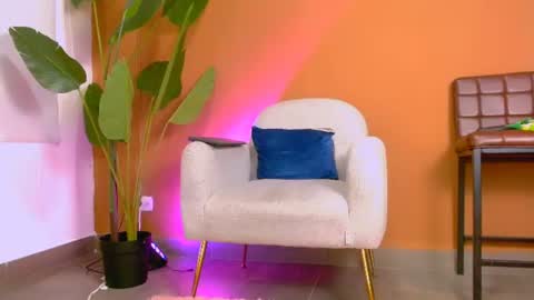 Snapshot of aveline_nuit chatting on 25, 6, 2026 Hi im aqua is nice with me online show from 25, 6, 2026