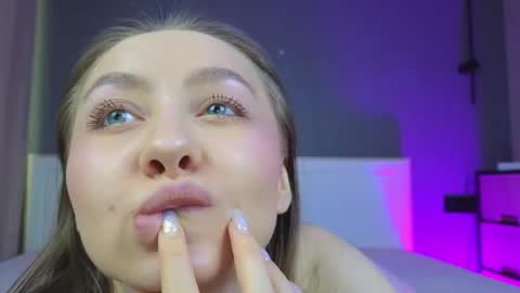 Snapshot of avgustina_love chatting on 1, 2, 2026 avgustina_love online show from 1, 2, 2026