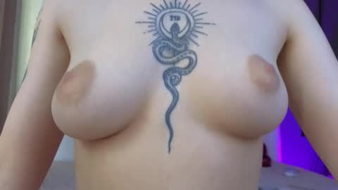 Snapshot of avgustina_love chatting on 1, 3, 2026 avgustina_love online show from 1, 3, 2026