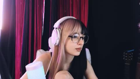 Snapshot of avi_nile chatting on 25, 3, 2026 Avriel online show from 25, 3, 2026