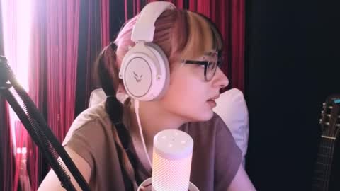 Snapshot of avi_nile chatting on 21, 5, 2026 Avriel online show from 21, 5, 2026