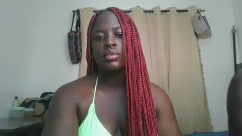 Snapshot of avian_babe1 chatting on 28, 6, 2026 avian_babe1 online show from 28, 6, 2026