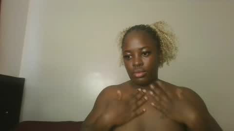 Snapshot of avian_babe1 chatting on 26, 7, 2026 avian_babe1 online show from 26, 7, 2026