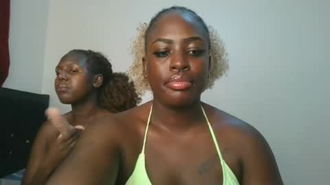 Snapshot of avian_babe1 chatting on 26, 7, 2026 avian_babe1 online show from 26, 7, 2026