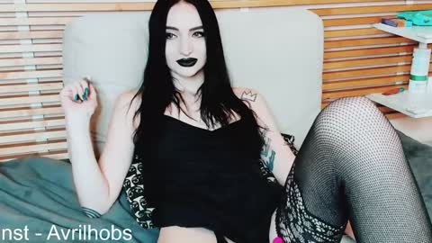 Avril online show from 6, 2, 2025