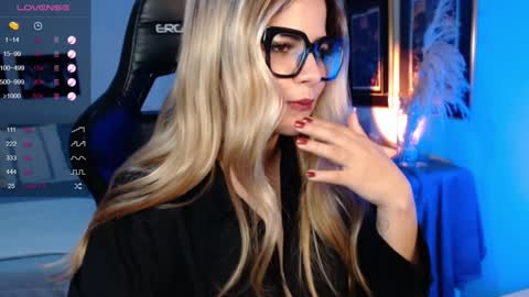 Snapshot of avrill_morgan chatting on 16, 12, 2024 Avrill Morgan online show from 16, 12, 2024