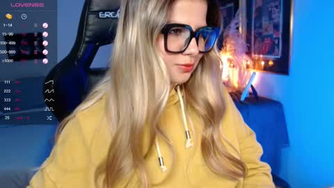Snapshot of avrill_morgan chatting on 5, 3, 2025 Avrill Morgan online show from 5, 3, 2025