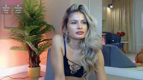 AVRILL CYRUX online show from 17, 10, 2025