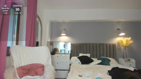 Snapshot of awesome_jolie chatting on 23, 10, 2025 Jolie online show from 23, 10, 2025