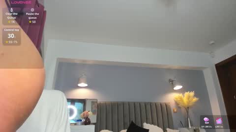 Snapshot of awesome_jolie chatting on 14, 12, 2025 Jolie online show from 14, 12, 2025