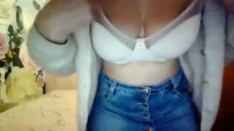 awesomeladyy online show from 2, 2, 2025