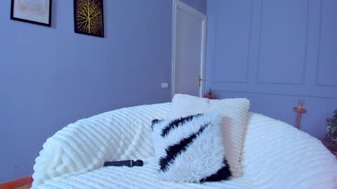 Ella online show from 25, 4, 2026