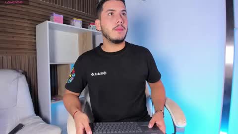 axel_grey_ online show from 6, 10, 2025