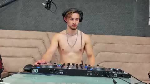 Axel  online show from 17, 6, 2026