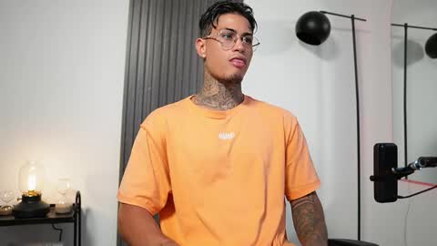 Agustin online show from 10, 9, 2025